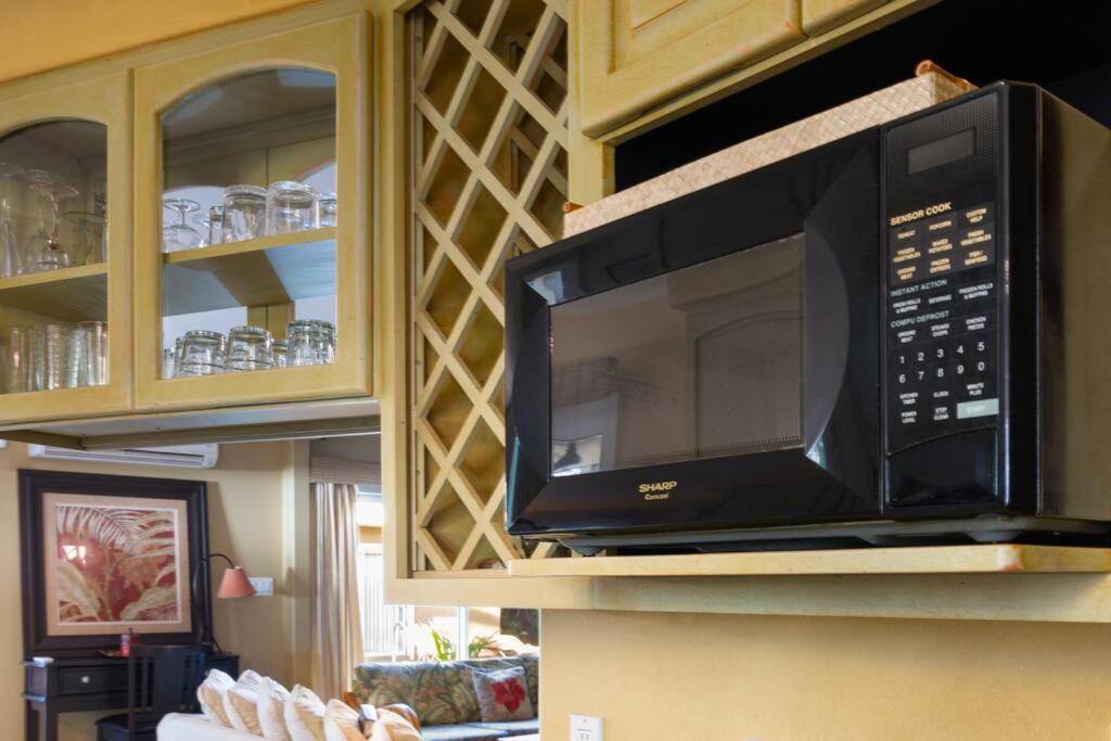 Plumeria Suite, 2-Bedrooms, Sleeps 6, Pool & Bbq, Pre-Renovation Summer Sale Kihei Exteriör bild