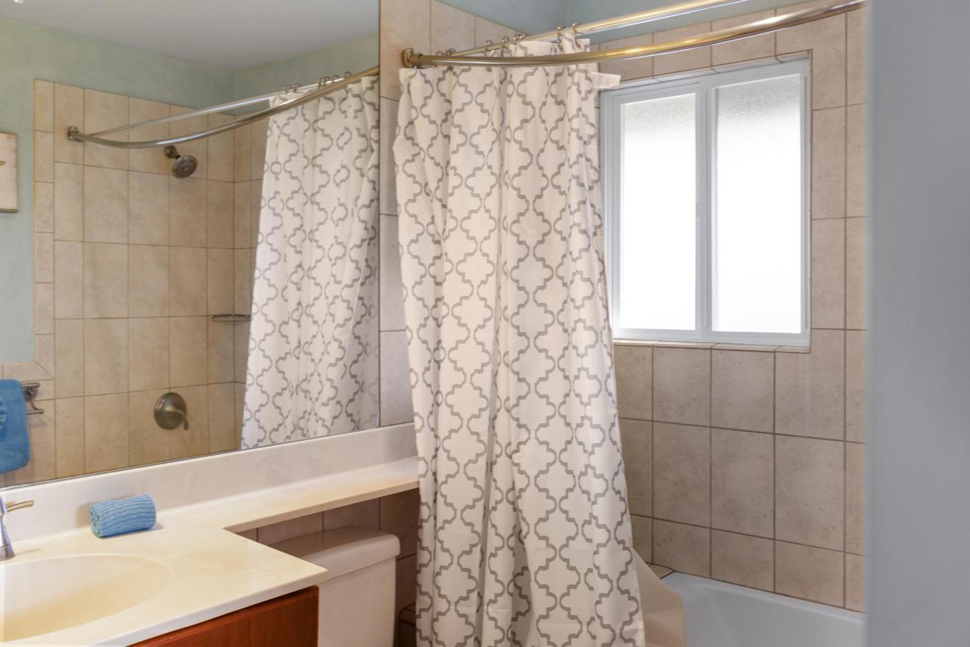 Plumeria Suite, 2-Bedrooms, Sleeps 6, Pool & Bbq, Pre-Renovation Summer Sale Kihei Exteriör bild